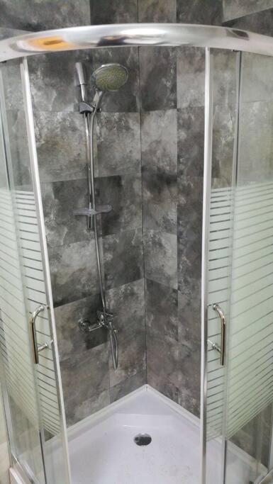 'C' Dazzling Modern 2 Bdrm Apt In Khalda Free Wifi Amman Bagian luar foto