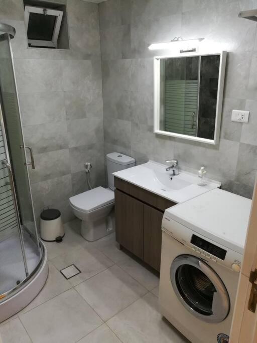 'C' Dazzling Modern 2 Bdrm Apt In Khalda Free Wifi Amman Bagian luar foto