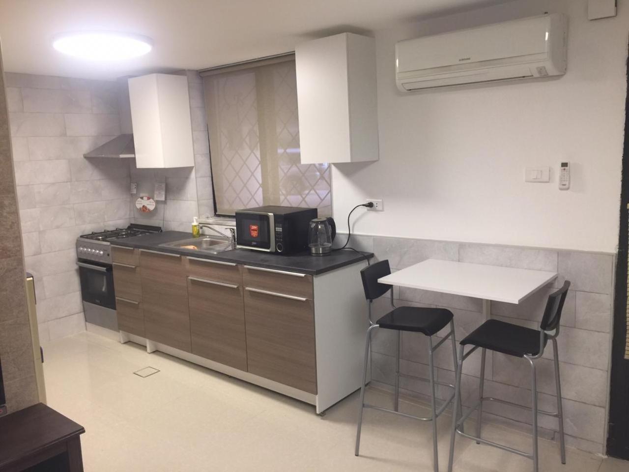 'C' Dazzling Modern 2 Bdrm Apt In Khalda Free Wifi Amman Bagian luar foto